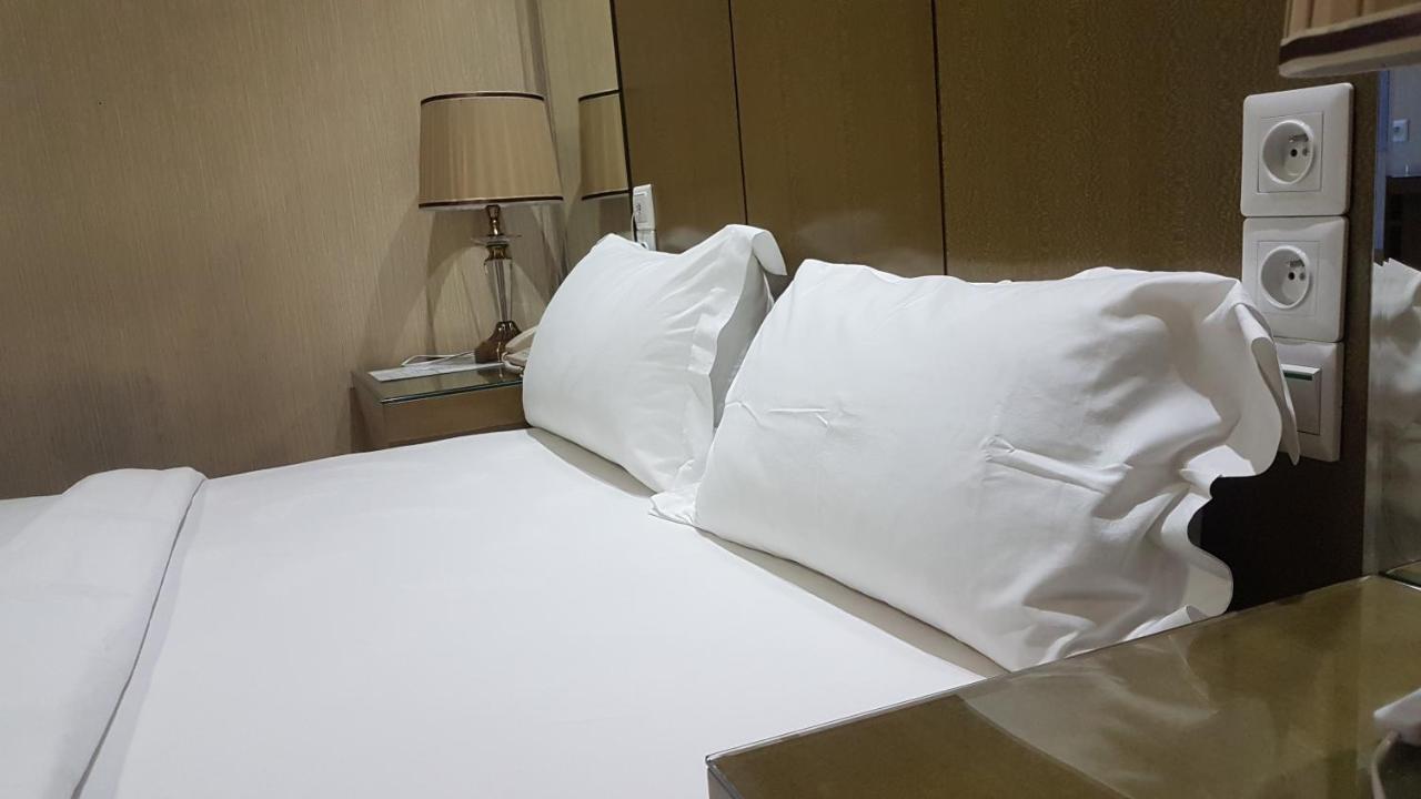 Edmond Hotel Μπραζαβίλ Εξωτερικό φωτογραφία