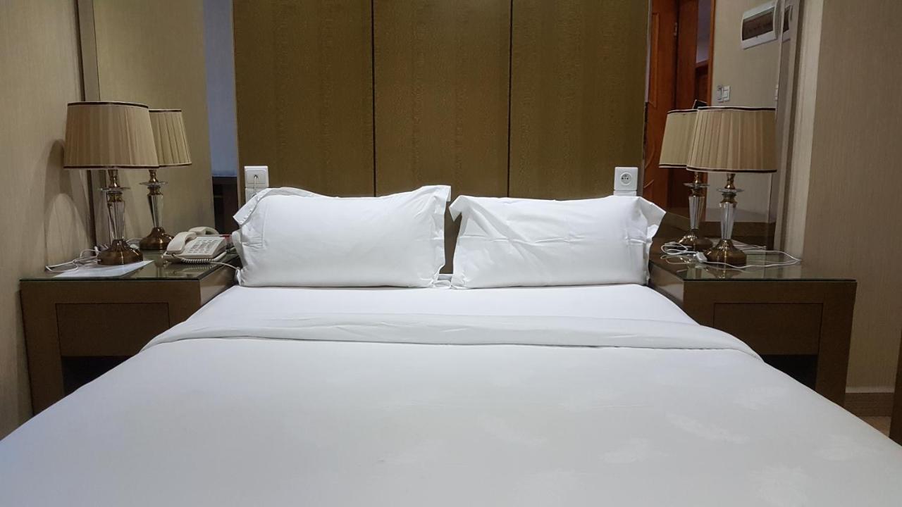 Edmond Hotel Μπραζαβίλ Εξωτερικό φωτογραφία